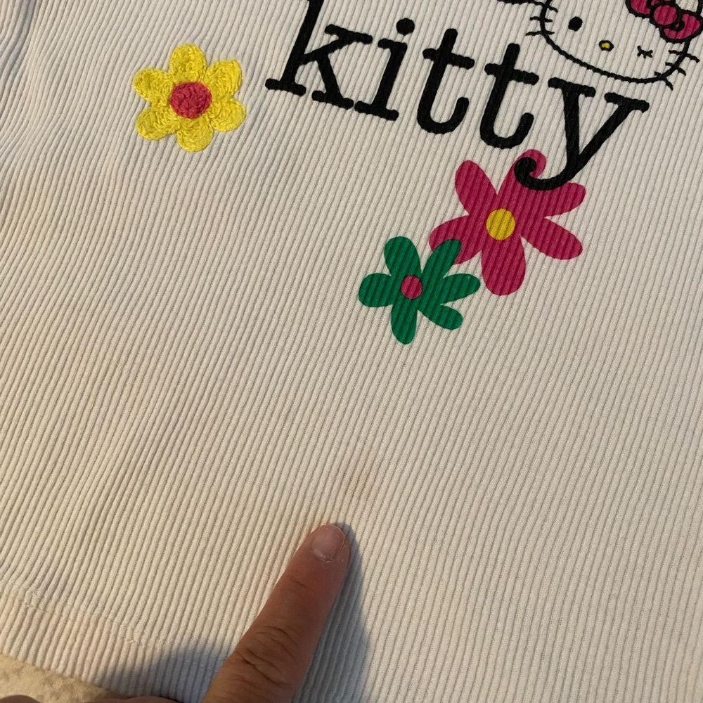 Hello Kitty Cream Tee with Floral Accents - Picture 3 of 4